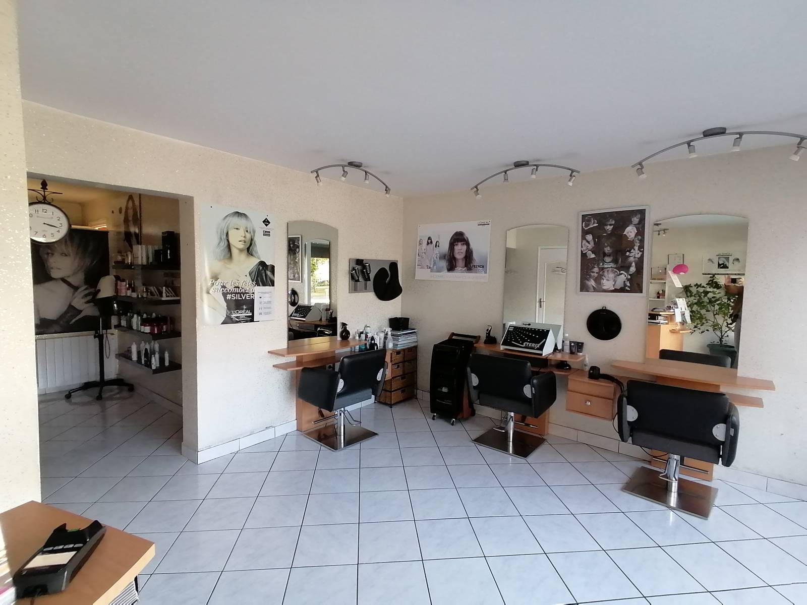 Postes de coupes du salon de coiffure à Bernay