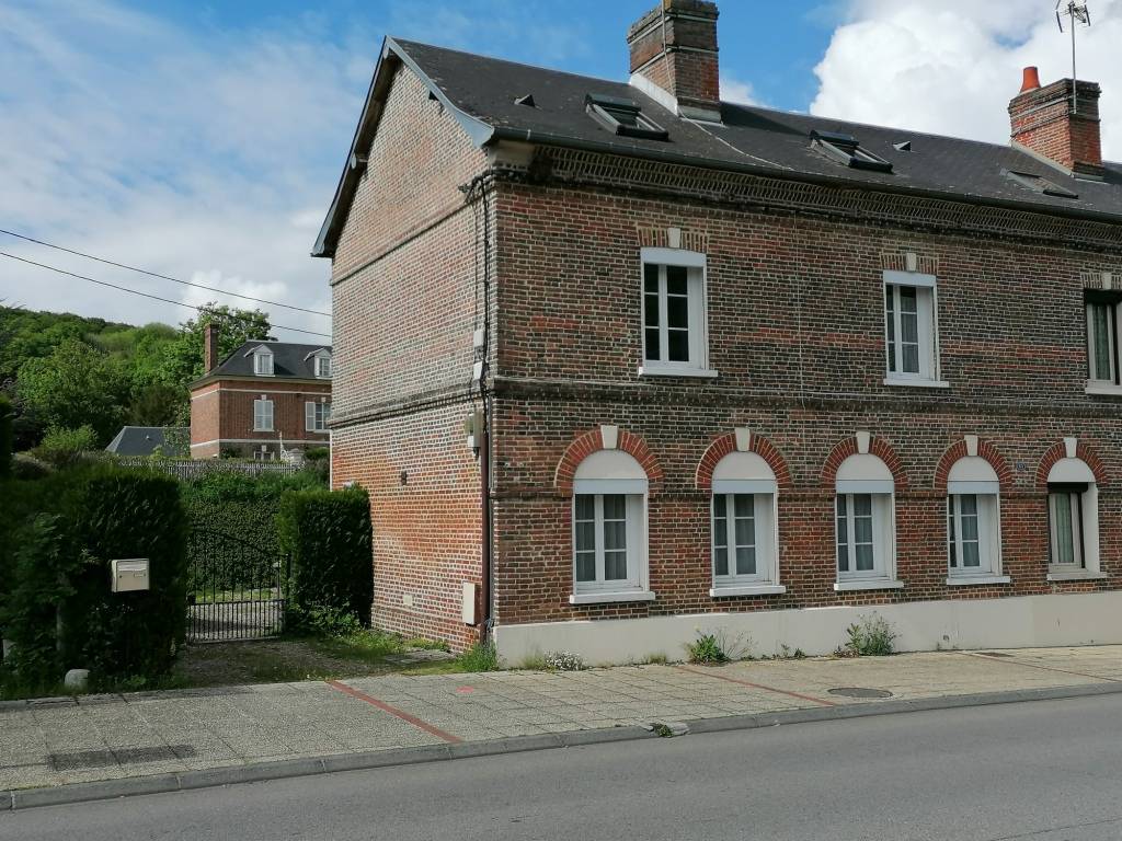 Maison de ville à Serquigny comprenant 4 chambres