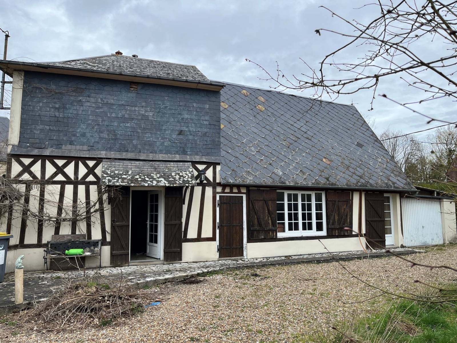 Maison normande à la vente proche d'Evreux  dans un village de campagne