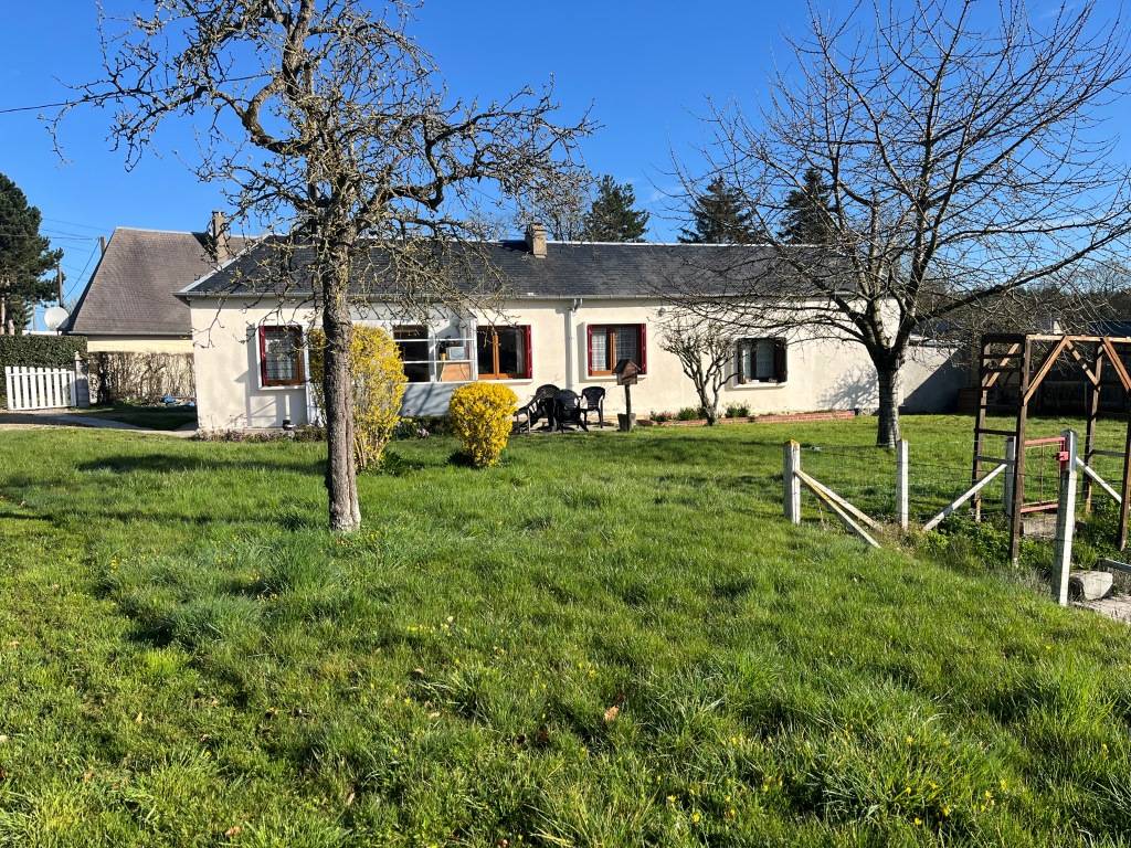 Maison de plain-pied proche de BERNAY  Au calme